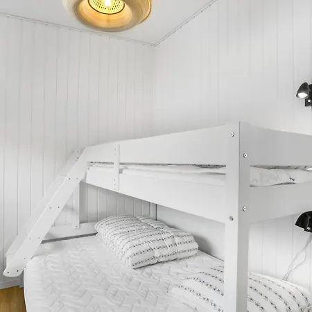 Semesterbostad 4 Bedroom Beautiful In