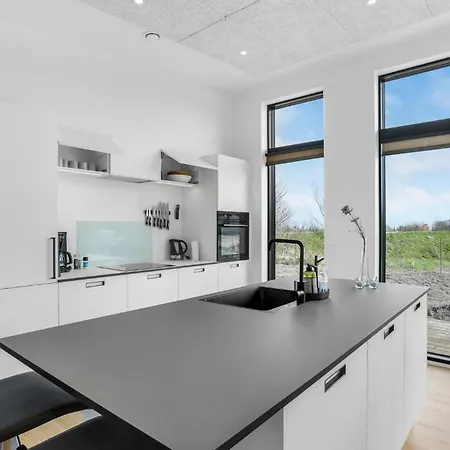 4 Bedroom Beautiful In Semesterbostad