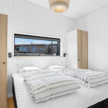4 Bedroom Beautiful In Semesterbostad