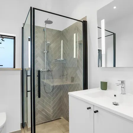 4 Bedroom Beautiful In