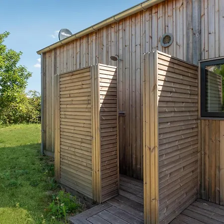 4 Bedroom Beautiful In Semesterbostad