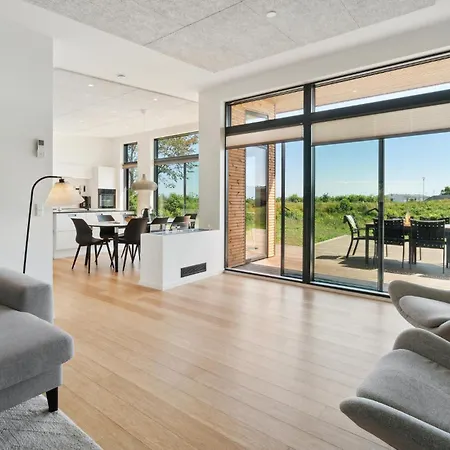 Semesterbostad 4 Bedroom Beautiful In