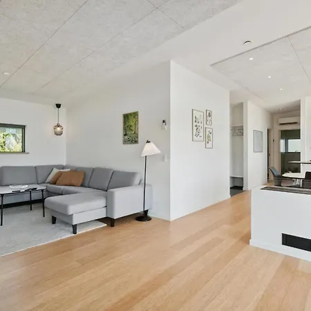 4 Bedroom Beautiful In *