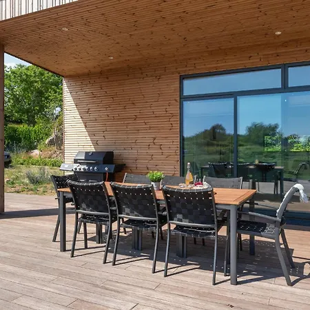 4 Bedroom Beautiful In Semesterbostad *